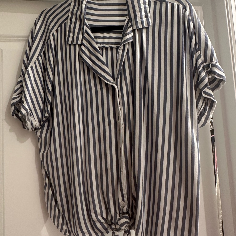 beachlunchlounge womens Striped Button-Down Shirt